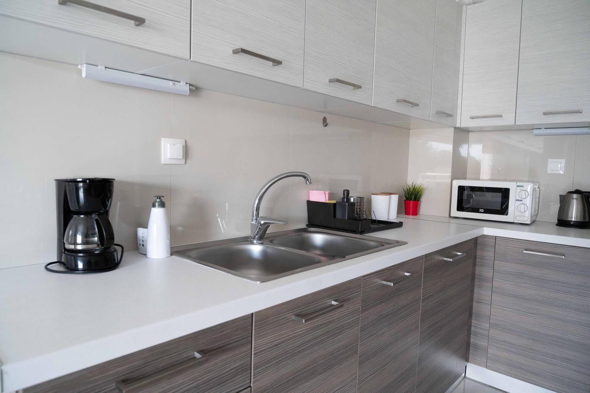 Modern Spacious Apartment Located In Piraeus Ngoại thất bức ảnh