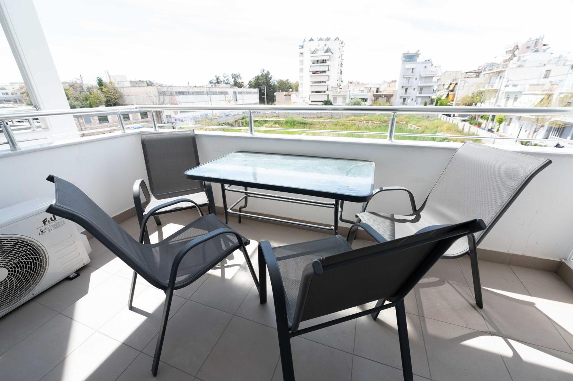 Modern Spacious Apartment Located In Piraeus Ngoại thất bức ảnh